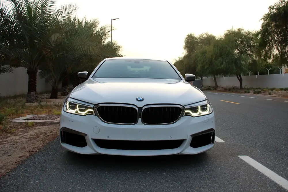 BMW M550i xDrive V8 2018 | GCC Specs | Pristine Condition - Image 5