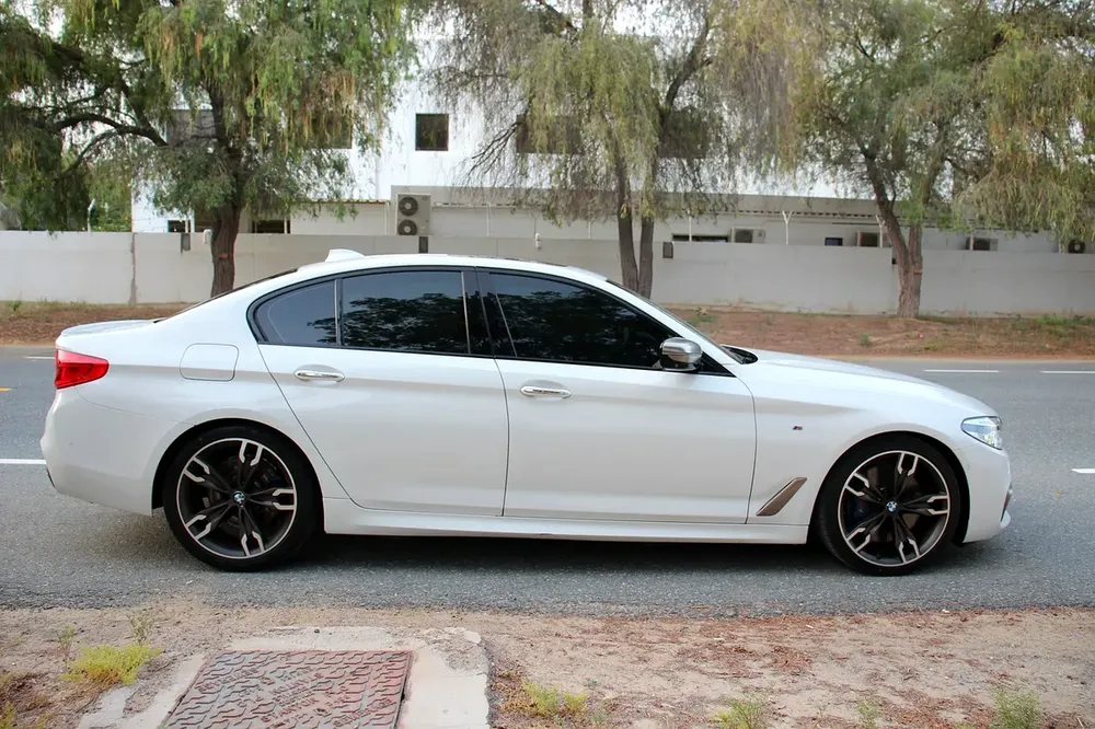 BMW M550i xDrive V8 2018 | GCC Specs | Pristine Condition - Image 6