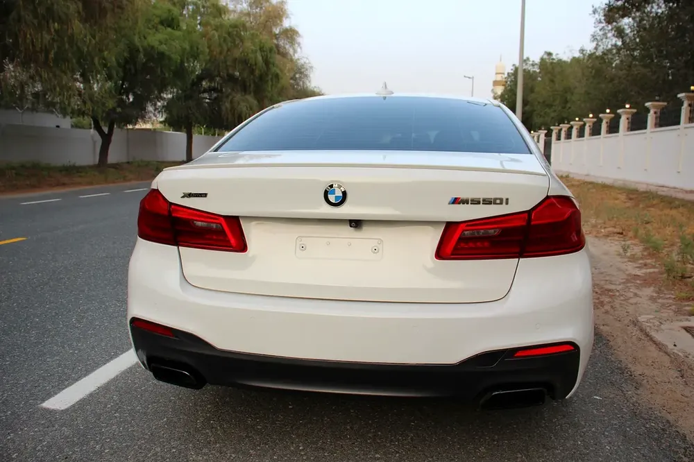 BMW M550i xDrive V8 2018 | GCC Specs | Pristine Condition - Image 8