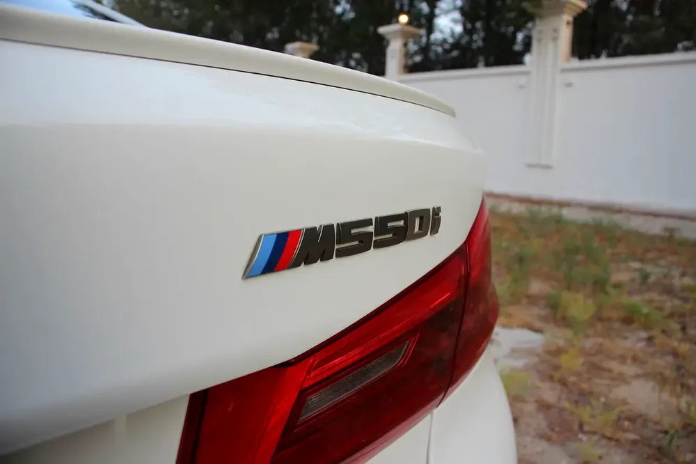 BMW M550i xDrive V8 2018 | GCC Specs | Pristine Condition - Image 9