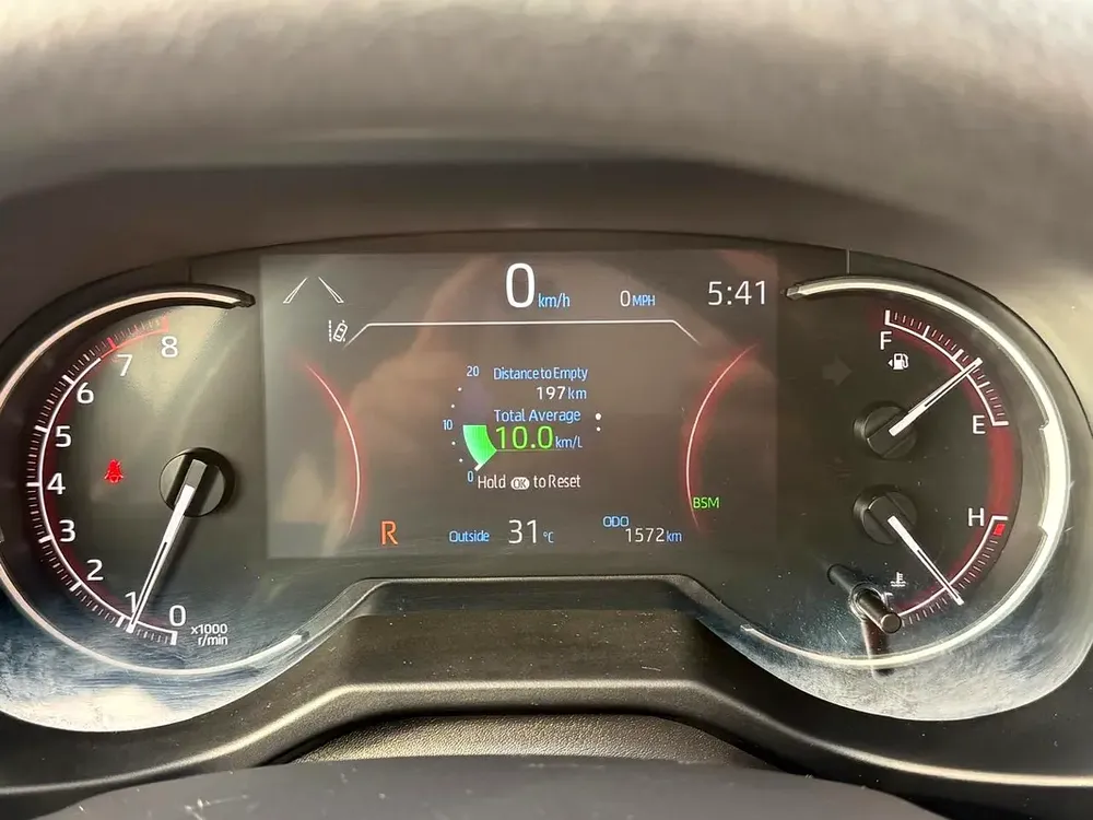 2025 TOYOTA RAV4 ADVENTURE KIT AWD LOW KM CANADA SPEC - Image 13