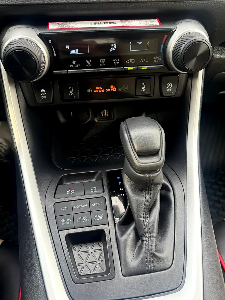 2025 TOYOTA RAV4 ADVENTURE KIT AWD LOW KM CANADA SPEC - Image 14