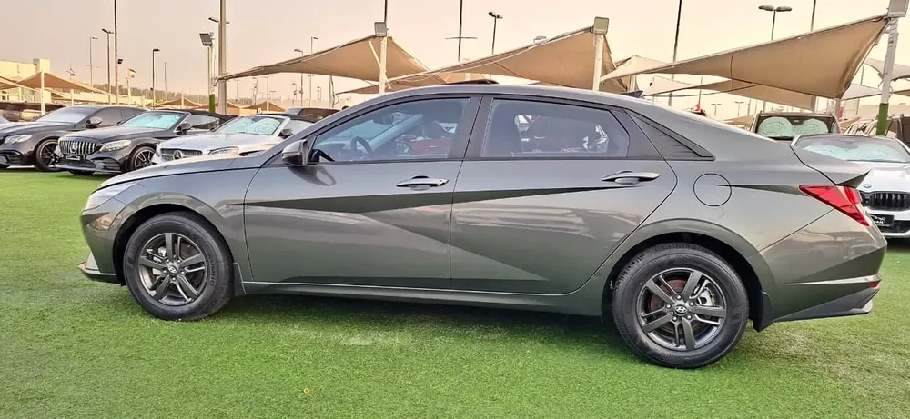 Hyundai Elantra GL MID 2023 - Korean Specs - GCC Stock - Image 4