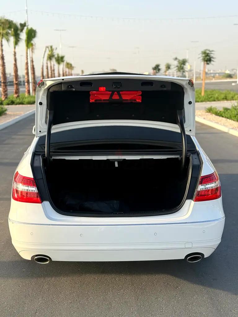 2013 Mercedes-Benz E-Class E 300 | Korean Specs | Excellent Condition - Image 10