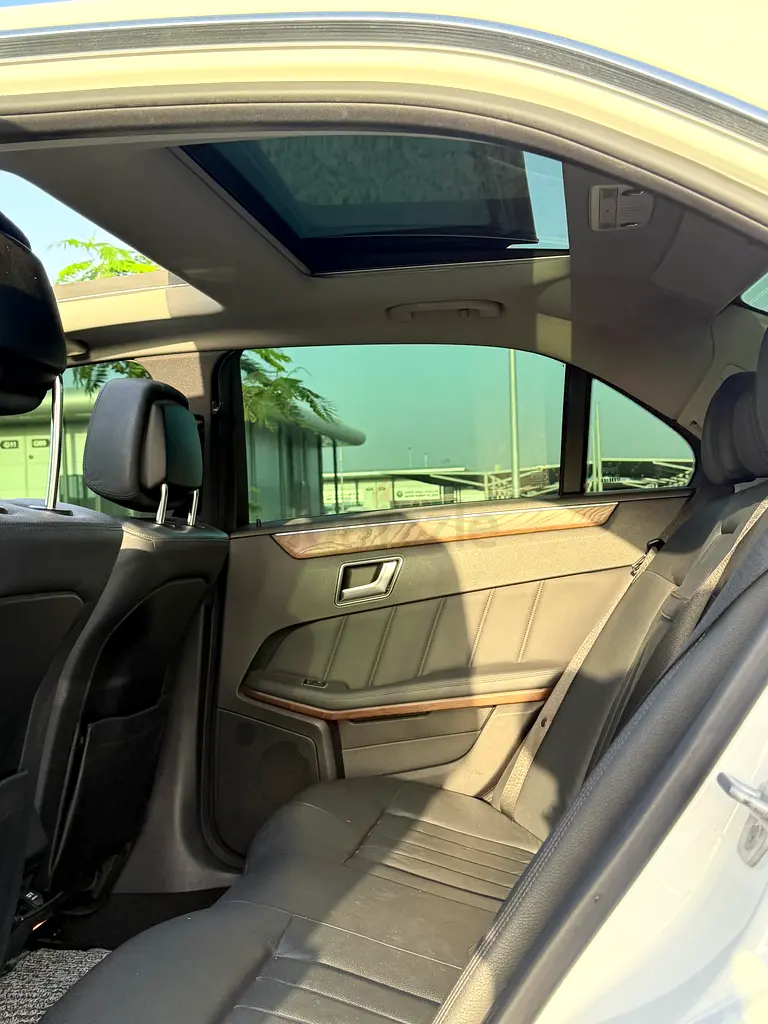 2013 Mercedes-Benz E-Class E 300 | Korean Specs | Excellent Condition - Image 12