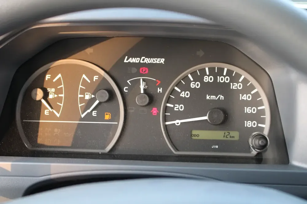 LHD - TOYOTA LANDCRUISER 78 4.5L V8 DIESEL 9 SEATER TROOP CARRIER STD - MANUAL , EXPORT ONLY AFRICA - Image 13