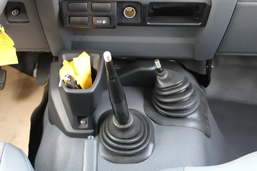 LHD - TOYOTA LANDCRUISER 78 4.5L V8 DIESEL 9 SEATER TROOP CARRIER STD - MANUAL , EXPORT ONLY AFRICA - Image 14