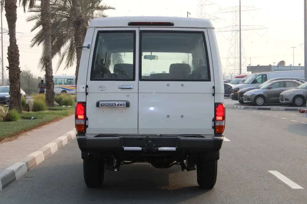 LHD - TOYOTA LANDCRUISER 78 4.5L V8 DIESEL 9 SEATER TROOP CARRIER STD - MANUAL , EXPORT ONLY AFRICA - Image 5