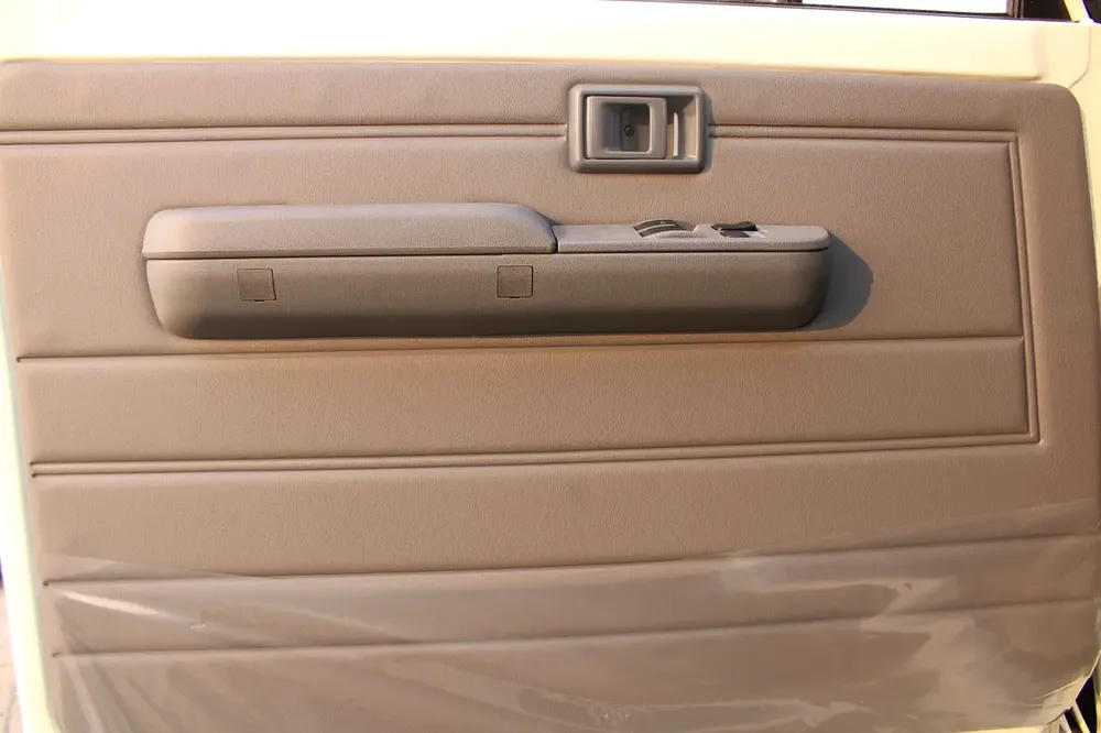 LHD - TOYOTA LANDCRUISER 78 4.5L V8 DIESEL 9 SEATER TROOP CARRIER STD - MANUAL , EXPORT ONLY AFRICA - Image 6