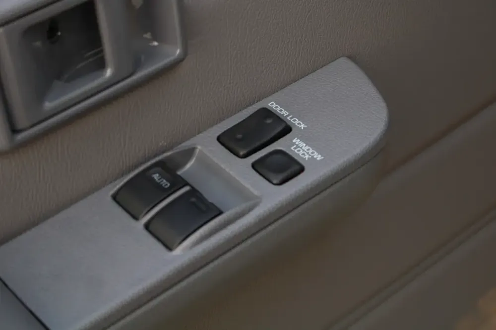 LHD - TOYOTA LANDCRUISER 78 4.5L V8 DIESEL 9 SEATER TROOP CARRIER STD - MANUAL , EXPORT ONLY AFRICA - Image 7