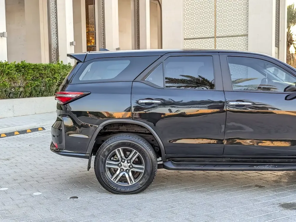 TOYOTA FORTUNER 2020 FACELIFTED 2025 GCC V4 2.7L IN EXCELLENT CONDITION - Image 10