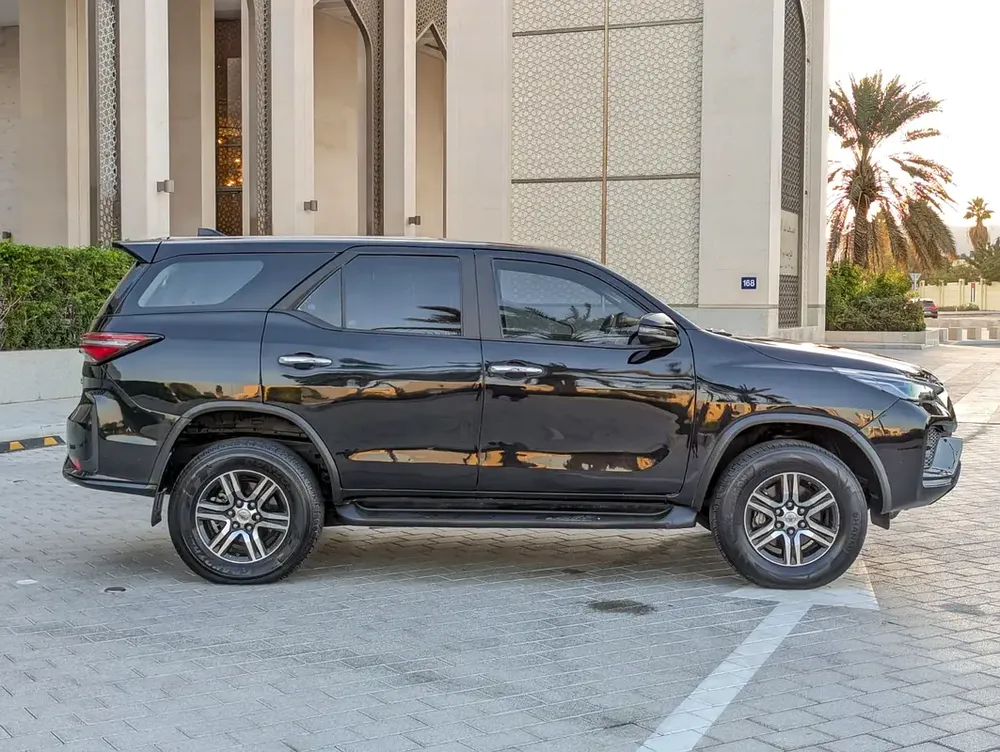 TOYOTA FORTUNER 2020 FACELIFTED 2025 GCC V4 2.7L IN EXCELLENT CONDITION - Image 13