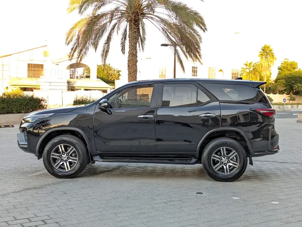 TOYOTA FORTUNER 2020 FACELIFTED 2025 GCC V4 2.7L IN EXCELLENT CONDITION - Image 14