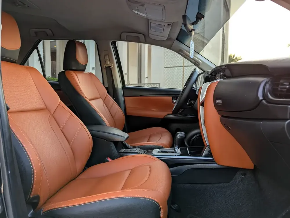 TOYOTA FORTUNER 2020 FACELIFTED 2025 GCC V4 2.7L IN EXCELLENT CONDITION - Image 4