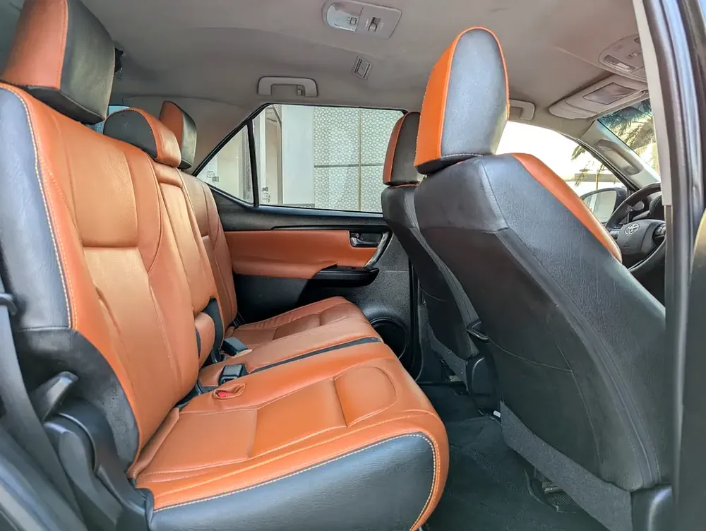 TOYOTA FORTUNER 2020 FACELIFTED 2025 GCC V4 2.7L IN EXCELLENT CONDITION - Image 5