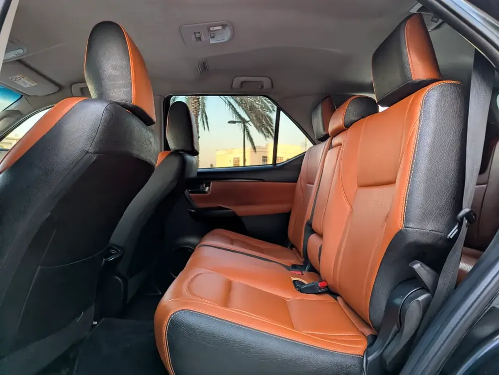 TOYOTA FORTUNER 2020 FACELIFTED 2025 GCC V4 2.7L IN EXCELLENT CONDITION - Image 6