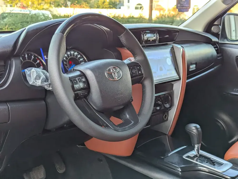 TOYOTA FORTUNER 2020 FACELIFTED 2025 GCC V4 2.7L IN EXCELLENT CONDITION - Image 8