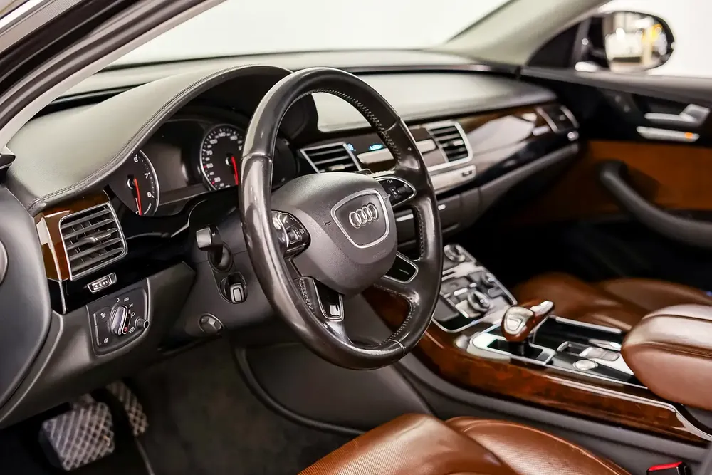 AED 1391 PM | AUDI A8L 50TFSI 2015 | HIGH OPTIONS | WELL MAINTAINED | 1 YEAR WARRANTY | GCC - Image 11
