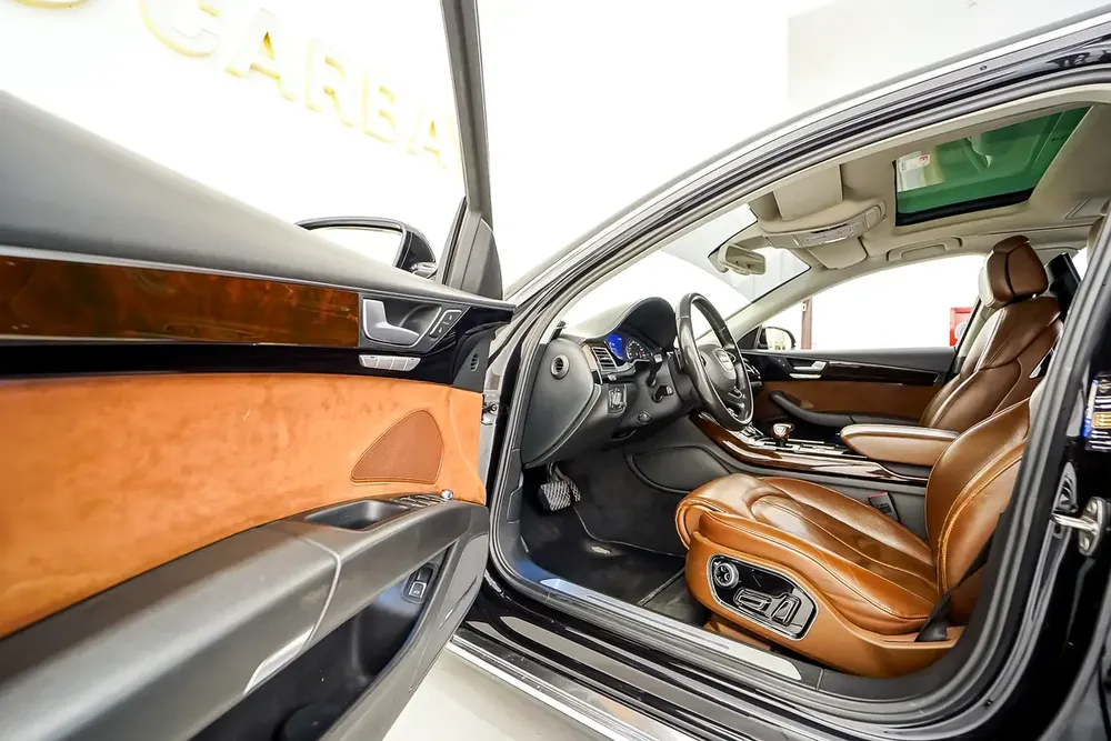 AED 1391 PM | AUDI A8L 50TFSI 2015 | HIGH OPTIONS | WELL MAINTAINED | 1 YEAR WARRANTY | GCC - Image 9