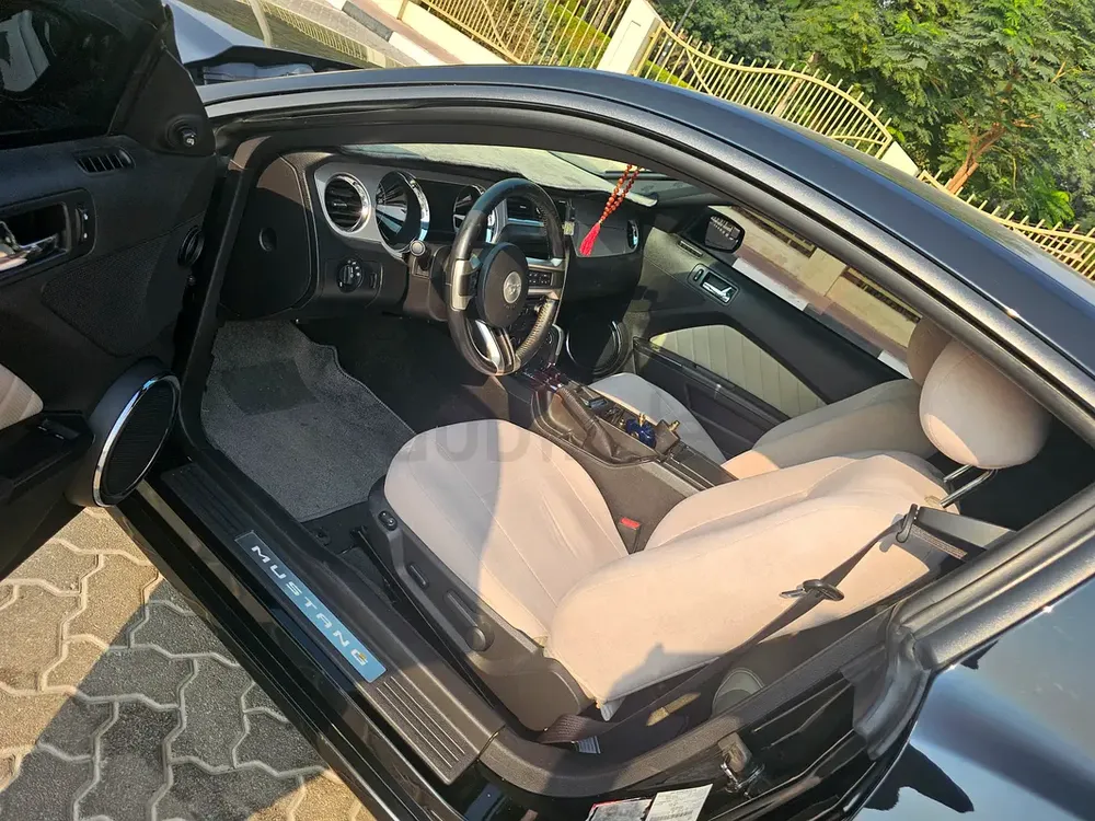 FORD MUSTANG 2014 V6 PREMIUM GULF GCC FULLY SERVICED ONE OWNER LIKE NEW CONDITION VERY CLEAN WELL MA - Image 12