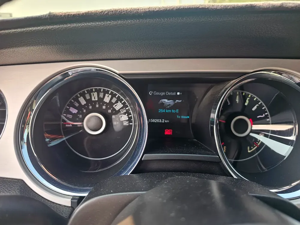FORD MUSTANG 2014 V6 PREMIUM GULF GCC FULLY SERVICED ONE OWNER LIKE NEW CONDITION VERY CLEAN WELL MA - Image 14