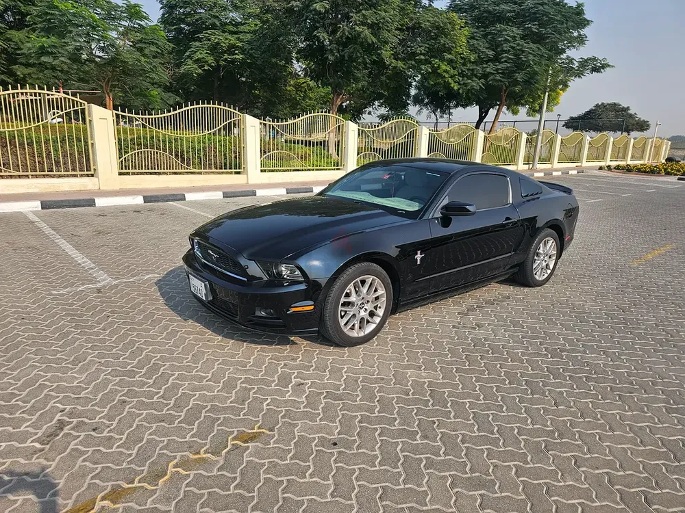 FORD MUSTANG 2014 V6 PREMIUM GULF GCC FULLY SERVICED ONE OWNER LIKE NEW CONDITION VERY CLEAN WELL MA - Image 4