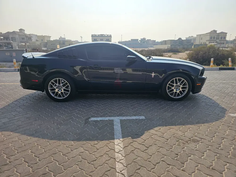 FORD MUSTANG 2014 V6 PREMIUM GULF GCC FULLY SERVICED ONE OWNER LIKE NEW CONDITION VERY CLEAN WELL MA - Image 5