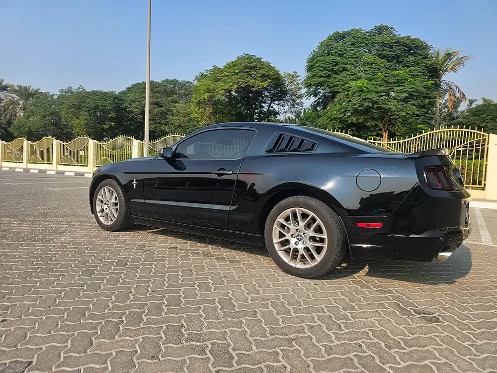 FORD MUSTANG 2014 V6 PREMIUM GULF GCC FULLY SERVICED ONE OWNER LIKE NEW CONDITION VERY CLEAN WELL MA - Image 6