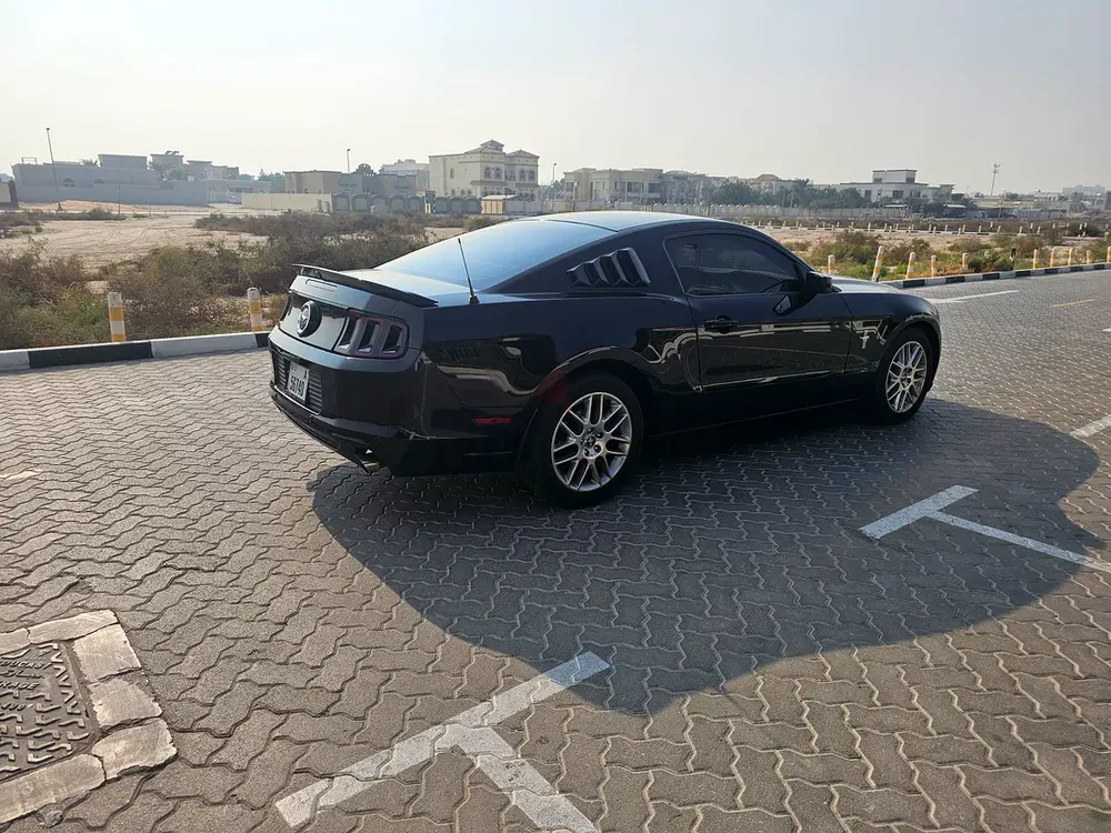 FORD MUSTANG 2014 V6 PREMIUM GULF GCC FULLY SERVICED ONE OWNER LIKE NEW CONDITION VERY CLEAN WELL MA - Image 8