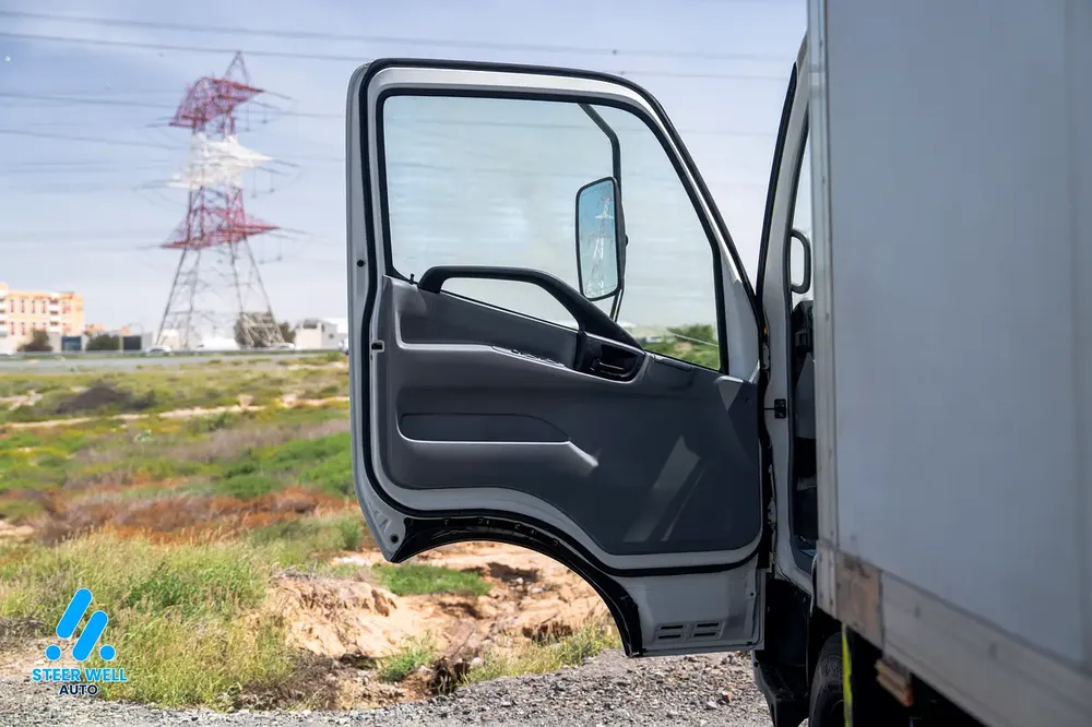 Hino 300 916 - 2019 - GCC Specs - Reliable and Ready to Work - Image 11