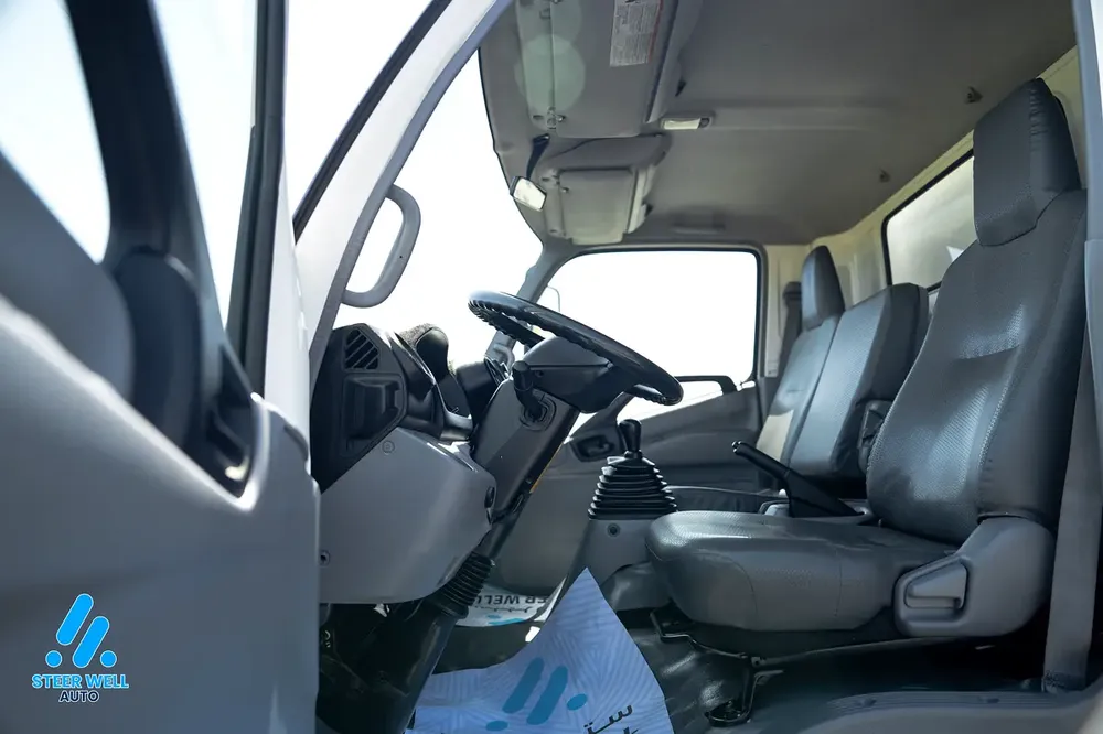 Hino 300 916 - 2019 - GCC Specs - Reliable and Ready to Work - Image 12