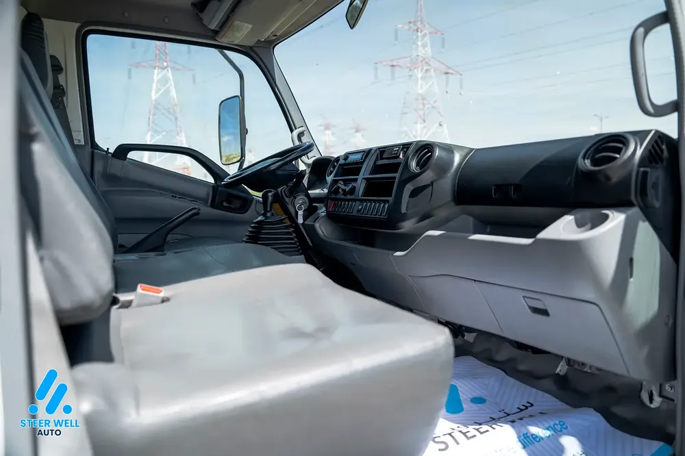 Hino 300 916 - 2019 - GCC Specs - Reliable and Ready to Work - Image 17