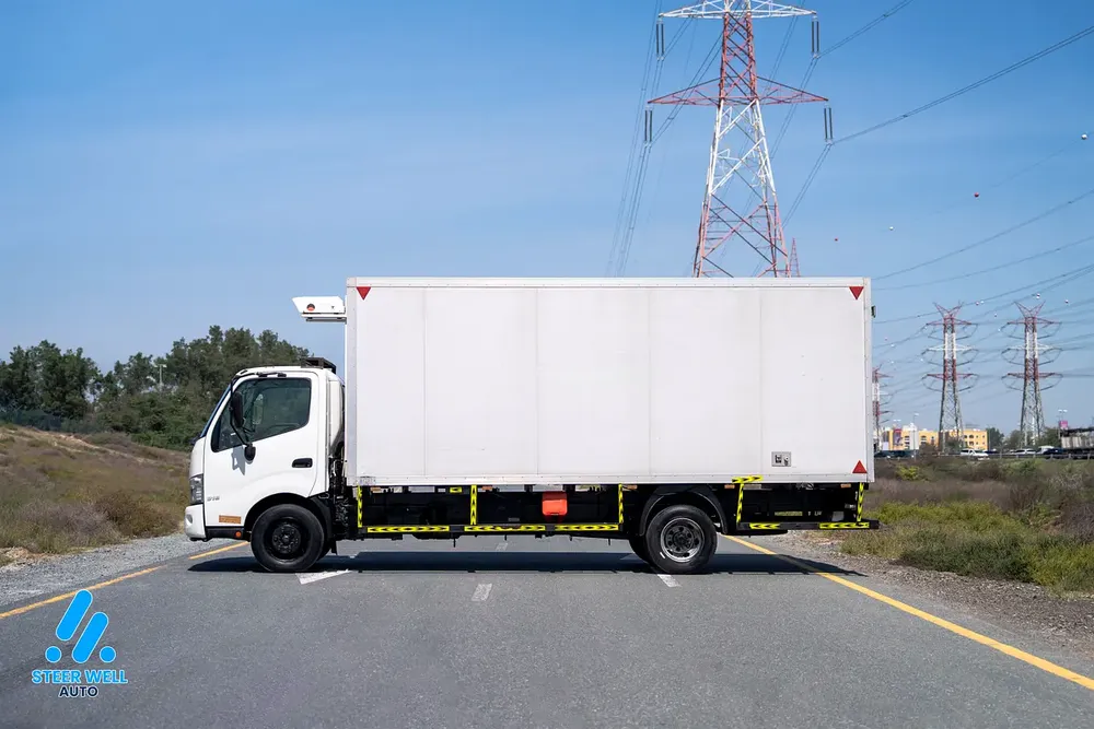 Hino 300 916 - 2019 - GCC Specs - Reliable and Ready to Work - Image 4