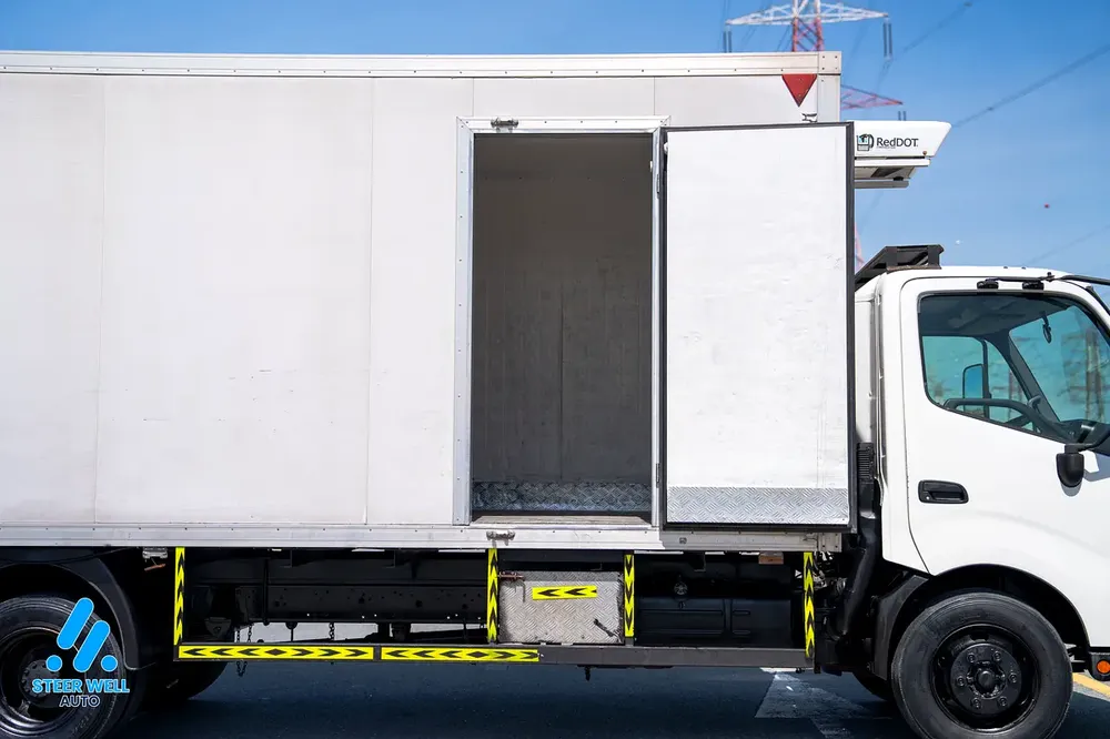Hino 300 916 - 2019 - GCC Specs - Reliable and Ready to Work - Image 5