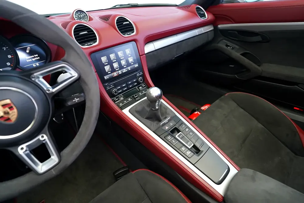 718 SPYDER | MANIAL | CRAYON GREY | DEALER WARRANTY SUG 2026 | ALCANTARA SEATS | BOSE AUDIO - Image 4