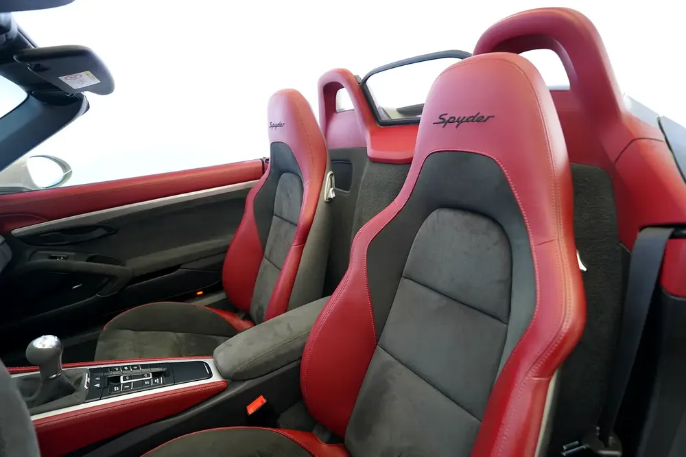 718 SPYDER | MANIAL | CRAYON GREY | DEALER WARRANTY SUG 2026 | ALCANTARA SEATS | BOSE AUDIO - Image 5