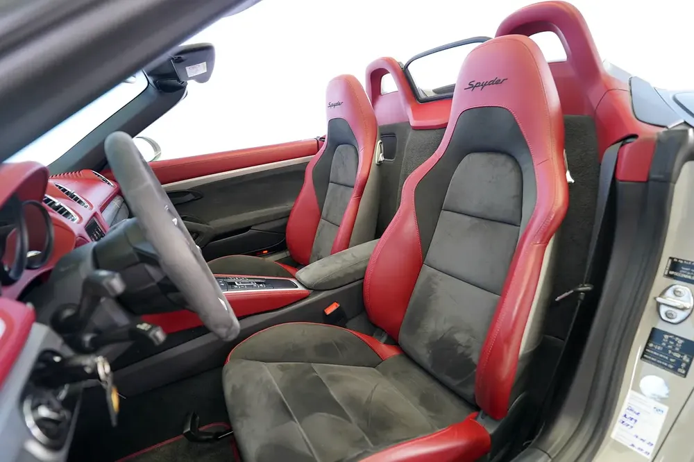 718 SPYDER | MANIAL | CRAYON GREY | DEALER WARRANTY SUG 2026 | ALCANTARA SEATS | BOSE AUDIO - Image 6