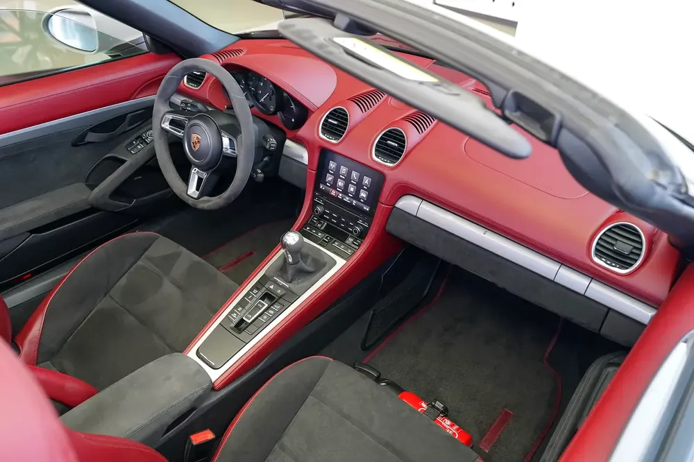 718 SPYDER | MANIAL | CRAYON GREY | DEALER WARRANTY SUG 2026 | ALCANTARA SEATS | BOSE AUDIO - Image 7