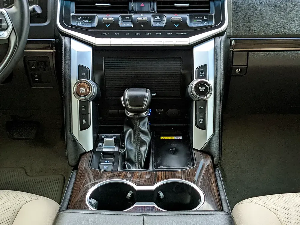 TOYOTA LAND CRUISER 2009 FACELIFTED 2025 WITH INTERIOR AND EXTERIOR GCC IN EXCELLENT CONDITION - Image 15