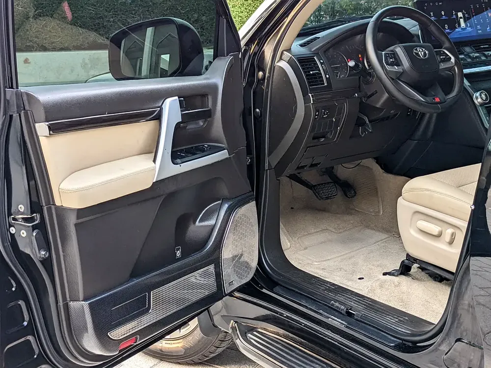 TOYOTA LAND CRUISER 2009 FACELIFTED 2025 WITH INTERIOR AND EXTERIOR GCC IN EXCELLENT CONDITION - Image 17
