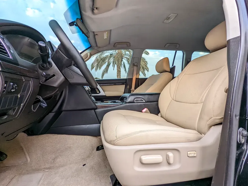TOYOTA LAND CRUISER 2009 FACELIFTED 2025 WITH INTERIOR AND EXTERIOR GCC IN EXCELLENT CONDITION - Image 4