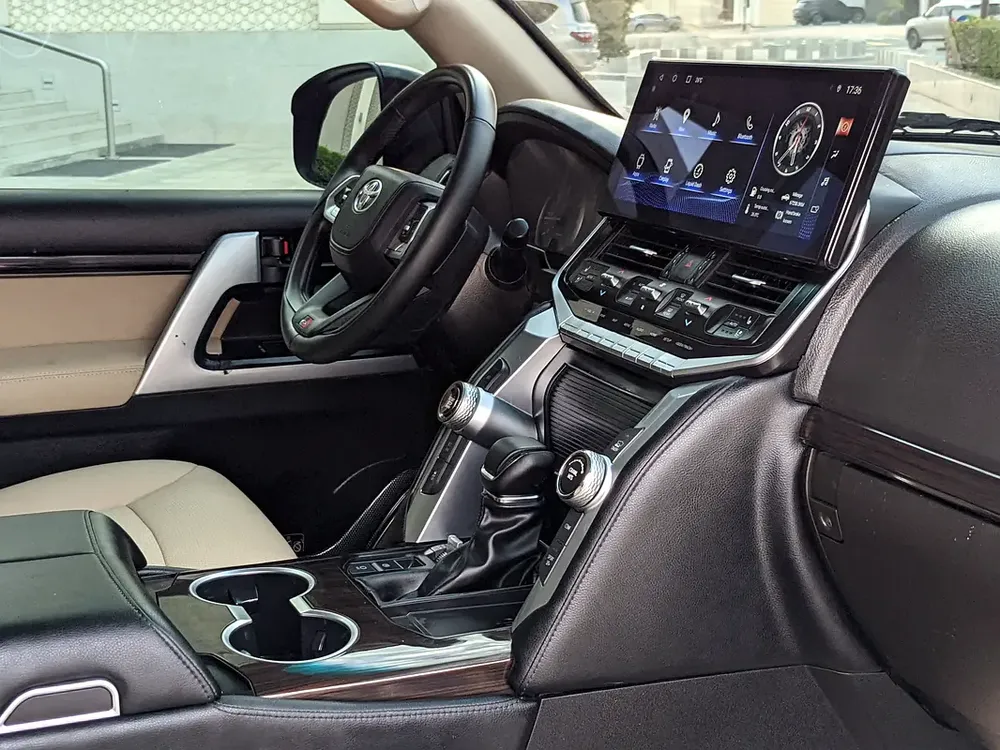 TOYOTA LAND CRUISER 2009 FACELIFTED 2025 WITH INTERIOR AND EXTERIOR GCC IN EXCELLENT CONDITION - Image 5
