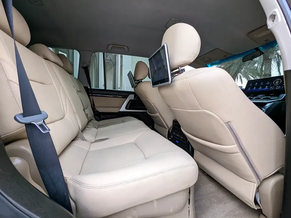 TOYOTA LAND CRUISER 2009 FACELIFTED 2025 WITH INTERIOR AND EXTERIOR GCC IN EXCELLENT CONDITION - Image 6
