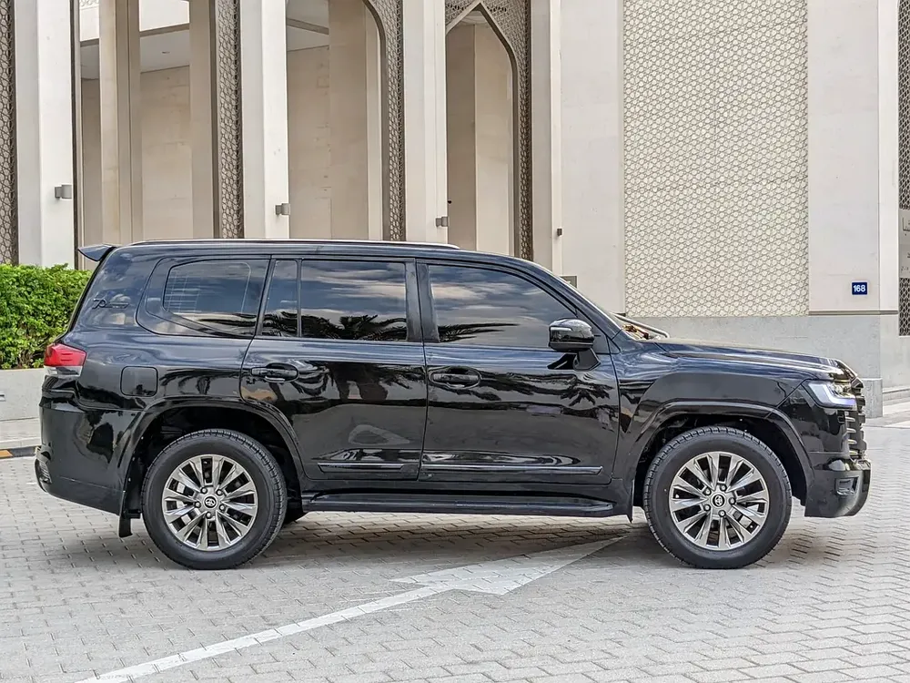 TOYOTA LAND CRUISER 2009 FACELIFTED 2025 WITH INTERIOR AND EXTERIOR GCC IN EXCELLENT CONDITION - Image 8
