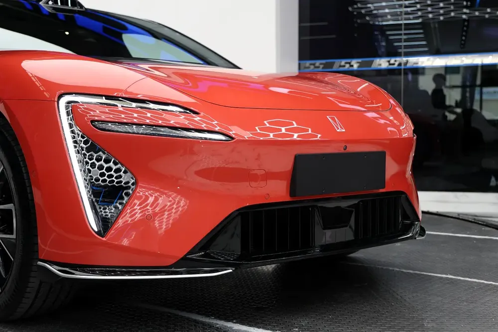 Avatr 06 Ultra EV Edition AWD 2025 Red/Red (Highest Option) - Image 13