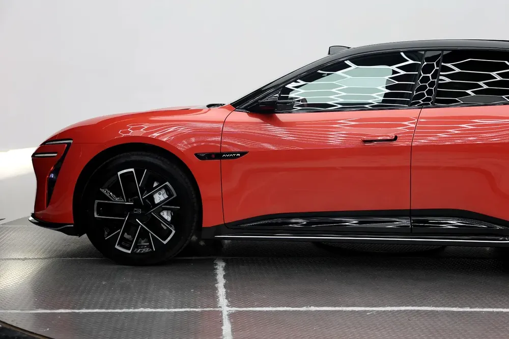 Avatr 06 Ultra EV Edition AWD 2025 Red/Red (Highest Option) - Image 14