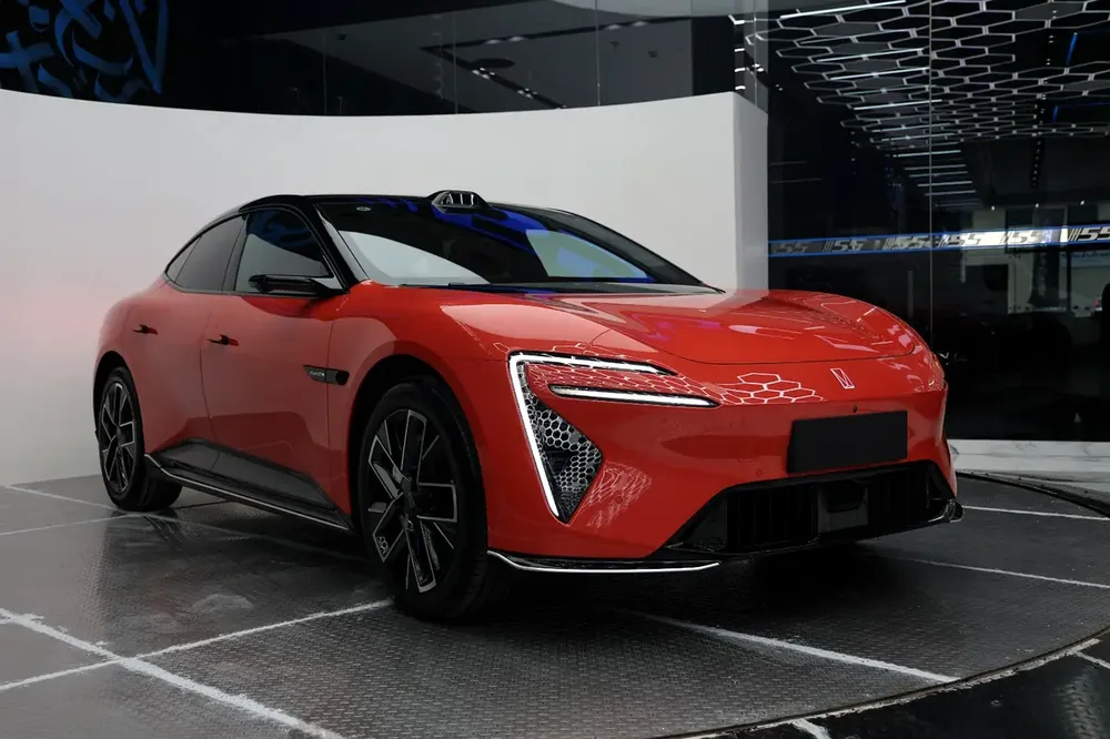 Avatr 06 Ultra EV Edition AWD 2025 Red/Red (Highest Option) - Image 4