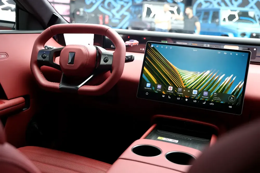 Avatr 06 Ultra EV Edition AWD 2025 Red/Red (Highest Option) - Image 9