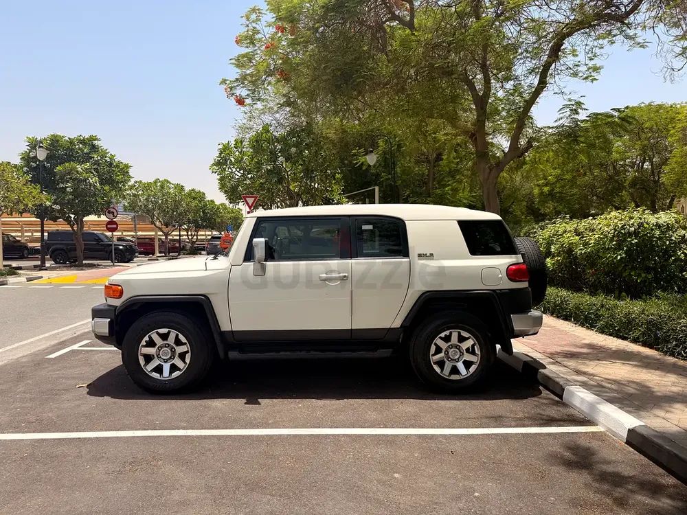 Toyota FJ Cruiser GXR 2015 GCC Specs - Excellent Condition - Image 4