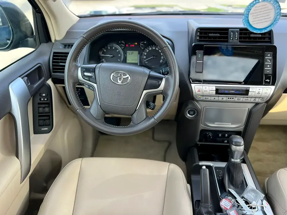 2022 Toyota Prado TXL Full Option 4.0L V6 - AWD 4x4 GCC- Electric Seat - Rear CAM & Sensors - Co - Image 11